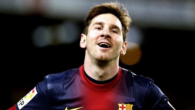 Barcelonský Lionel Messi oslavuje svůj druhý gól proti Rayu Vallecanu. Barcelonský Lionel Messi oslavuje svůj druhý gól proti Rayu Vallecanu.