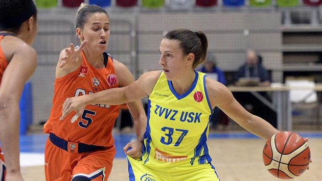 Teja Oblaková z USK během utkání Evropské ligy basketbalistek. Teja Oblaková z USK během utkání Evropské ligy basketbalistek.