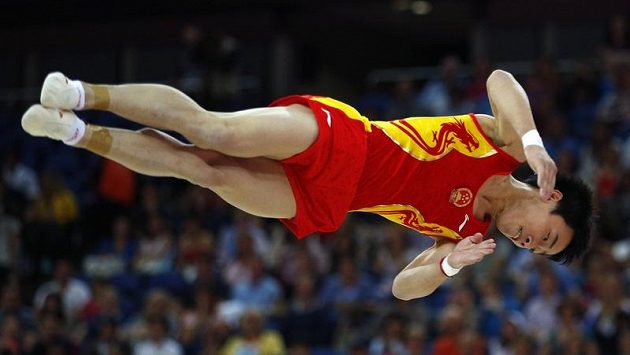 Čínský gymnasta Cou Kchaj obhájil olympijské zlato v prostných Čínský gymnasta Cou Kchaj obhájil olympijské zlato v prostných