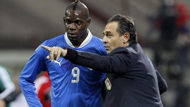 Kouč Cesare Prandelli byl s výkonem maria Balotelliho spokojen. Kouč Cesare Prandelli byl s výkonem maria Balotelliho spokojen.