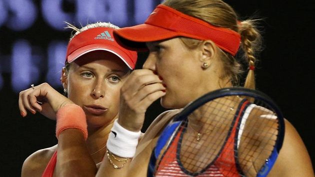 Andrea Hlaváčková (vlevo) s Lucií Hradeckou ve finále deblu na Australian Open. Andrea Hlaváčková (vlevo) s Lucií Hradeckou ve finále deblu na Australian Open.