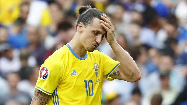 Švéd Zlatan Ibrahimovic po evropském šampionátu ukončí reprezentační kariéru. Švéd Zlatan Ibrahimovic po evropském šampionátu ukončí reprezentační kariéru.