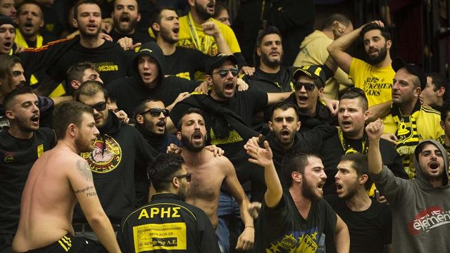 Basketbaloví fanoušci Arisu Soluň. Basketbaloví fanoušci Arisu Soluň.
