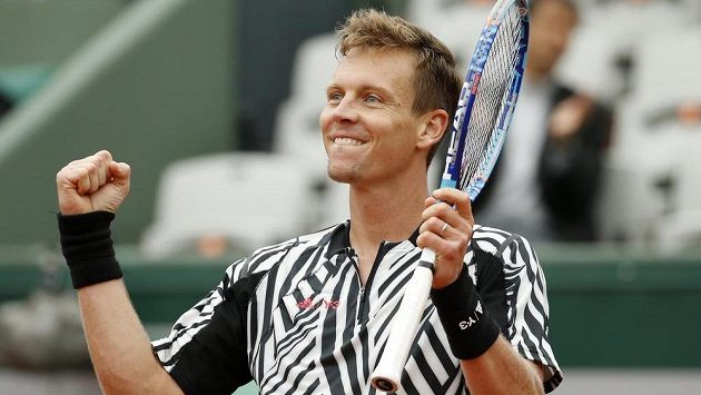 Radost Tomáše Berdycha po postupu do čtvrtfinále French Open. Radost Tomáše Berdycha po postupu do čtvrtfinále French Open.