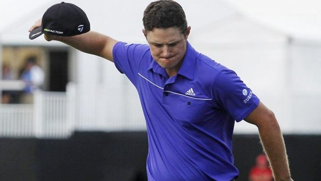 Golfista Justin Rose se raduje z vítězství. Golfista Justin Rose se raduje z vítězství.