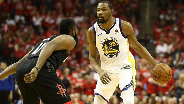 Basketbalista Kevin Durant byl tradičně oporou Golden State Warriors Basketbalista Kevin Durant byl tradičně oporou Golden State Warriors