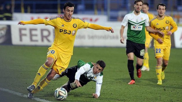 Zleva Peter Šulek z Jihlavy a Nermin Crnkič z Jablonce. Zleva Peter Šulek z Jihlavy a Nermin Crnkič z Jablonce.