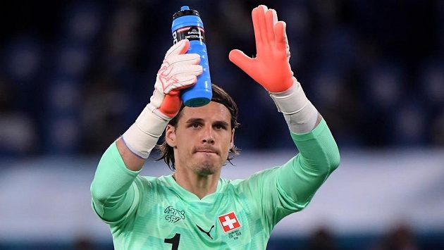 Švýcarský brankář Yann Sommer v rodině přivítá brzy druhého potomka. Švýcarský brankář Yann Sommer v rodině přivítá brzy druhého potomka.
