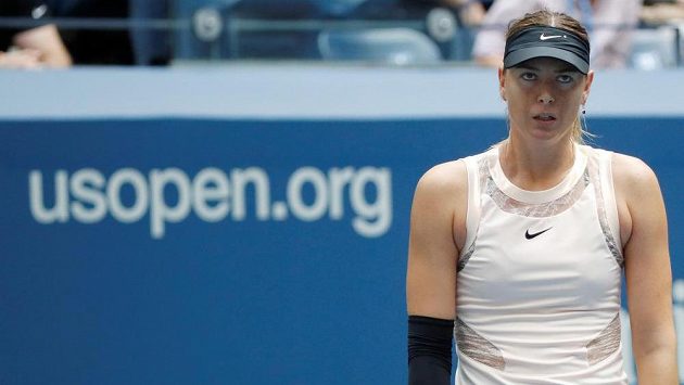 Maria Šarapovová při utkání s Lotyškou Sevastovovou. Maria Šarapovová při utkání s Lotyškou Sevastovovou.