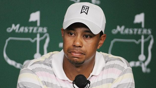 Golfista Tiger Woods na tiskové konferenci v Augustě. Golfista Tiger Woods na tiskové konferenci v Augustě.