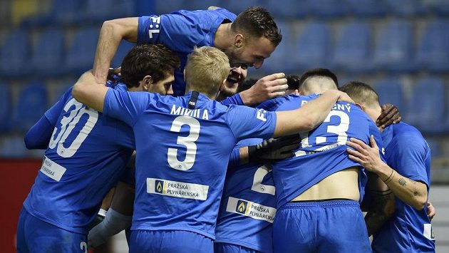 Fotbalisté Liberce slaví gól proti Karviné. Fotbalisté Liberce slaví gól proti Karviné.