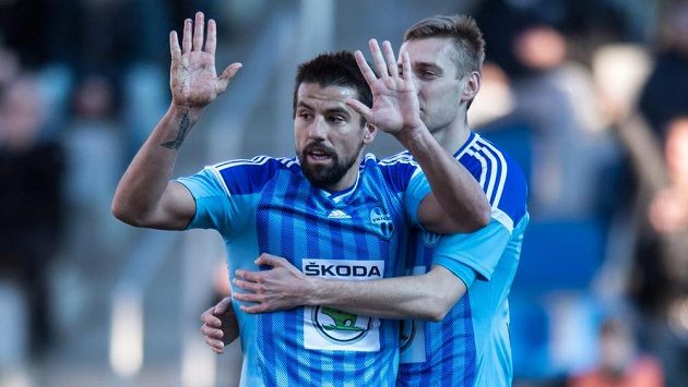 Boleslavský útočník Milan Baroš (vlevo) a záložník Jan Kalabiška se radují z gólu proti Baníku. Boleslavský útočník Milan Baroš (vlevo) a záložník Jan Kalabiška se radují z gólu proti Baníku.