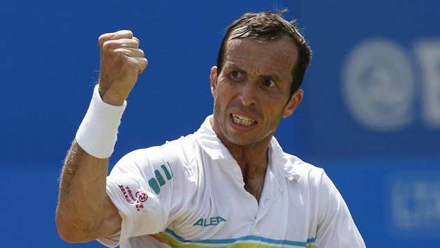 Radek Štěpánek vyzve ve druhém kole Wimbledonu Novaka Djokoviče. Radek Štěpánek vyzve ve druhém kole Wimbledonu Novaka Djokoviče.