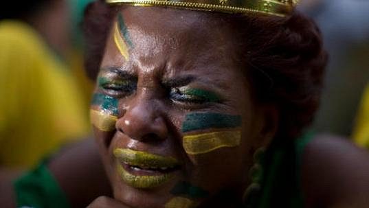 Všichni Brazilci prožili noc hrůzy - debakl 1:7 s Německem se zapsal do dějin MS. Všichni Brazilci prožili noc hrůzy - debakl 1:7 s Německem se zapsal do dějin MS.