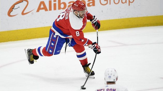 Útočník Washingtonu Capitals Alexandr Ovečkin proti Islanders pálil marně. Gólově se neprosadil. Útočník Washingtonu Capitals Alexandr Ovečkin proti Islanders pálil marně. Gólově se neprosadil.