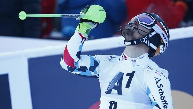 Rakušan Marcel Hirscher se raduje z výhry ve slalomu v Kitzbühelu. Rakušan Marcel Hirscher se raduje z výhry ve slalomu v Kitzbühelu.