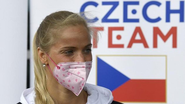 Plavkyně Simona Kubová před odletem na olympijské hry v Tokiu na Letišti Václava Havla Praha. Plavkyně Simona Kubová před odletem na olympijské hry v Tokiu na Letišti Václava Havla Praha.