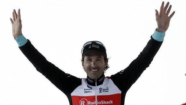Švýcarský cyklista Fabian Cancellara se raduje z vítězství v závodu Paříž-Roubaix. Švýcarský cyklista Fabian Cancellara se raduje z vítězství v závodu Paříž-Roubaix.