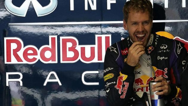 Sebastian Vettel má důvod k úsměvu. Se svou přítelkyní čeká první dítě. Sebastian Vettel má důvod k úsměvu. Se svou přítelkyní čeká první dítě.