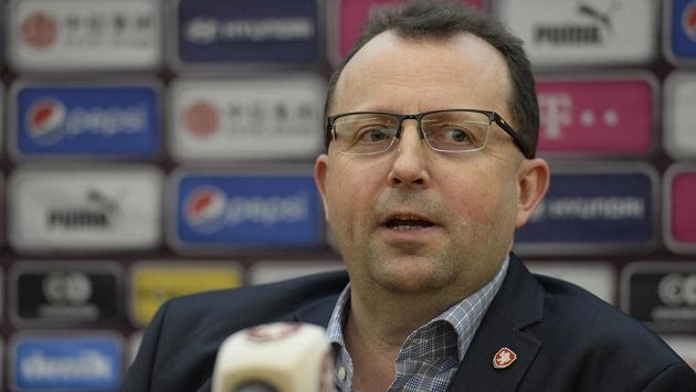 Předseda Fotbalové asociace ČR Martin Malík. Předseda Fotbalové asociace ČR Martin Malík.