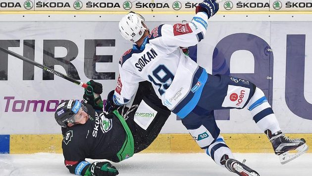 Zleva Pavel Musil z Boleslavi a Dávid Skokan z Chomutova. Zleva Pavel Musil z Boleslavi a Dávid Skokan z Chomutova.
