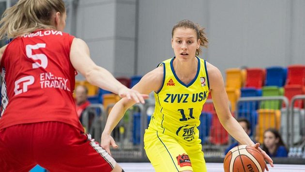 Basketbalistka Kateřina Elhotová během semifinále s Nymburkem. Basketbalistka Kateřina Elhotová během semifinále s Nymburkem.