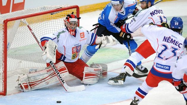 Český brankář Jakub Kovář během utkání Channel One Cupu mezi národními týmy České republiky a Finska,. Český brankář Jakub Kovář během utkání Channel One Cupu mezi národními týmy České republiky a Finska,.