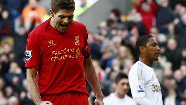 Steven Gerrard se raduje ze svého gólu do sítě Swansea. Steven Gerrard se raduje ze svého gólu do sítě Swansea.