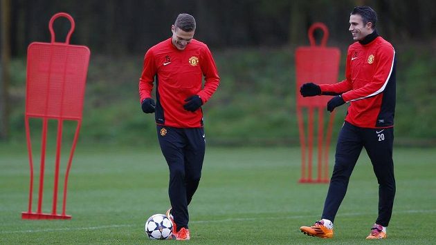 Nemanja Vidič (vlevo) a Robin van Persie při tréninku Manchesteru United. Nemanja Vidič (vlevo) a Robin van Persie při tréninku Manchesteru United.