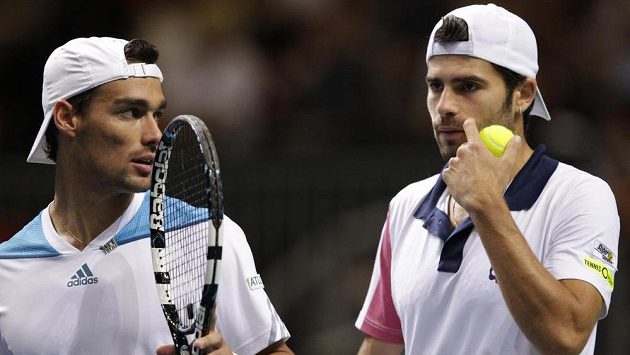 Italové Simone Bolelli (vpravo) a Fabio Fognini během čtyřhry v semifinále Davis Cupu proti Švýcarsku. Italové Simone Bolelli (vpravo) a Fabio Fognini během čtyřhry v semifinále Davis Cupu proti Švýcarsku.
