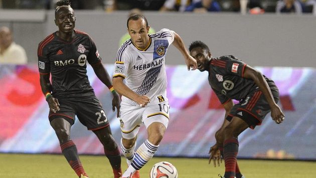 Landon Donovan (10) z Los Angeles v zápase zámořské MLS s Torontem. Landon Donovan (10) z Los Angeles v zápase zámořské MLS s Torontem.