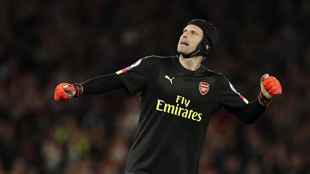 Brankář Arsenalu Petr Čech vychytal proti svému bývalému klubu Chelsea čisté konto. Brankář Arsenalu Petr Čech vychytal proti svému bývalému klubu Chelsea čisté konto.