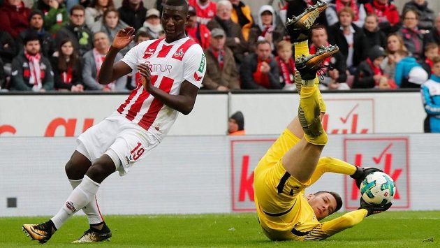 Fotbalisté Brém s českým gólmanem Jiřím Pavlenkou v brance potřetí z posledních čtyř utkání uhráli bezbrankovou remízu, tentokrát s Kolínem nad Rýnem. Pavlenka tým podržel jistými zákroky. Fotbalisté Brém s českým gólmanem Jiřím Pavlenkou v brance potřetí z posledních čtyř utkání uhráli bezbrankovou remízu, tentokrát s Kolínem nad Rýnem. Pavlenka tým podržel jistými zákroky.