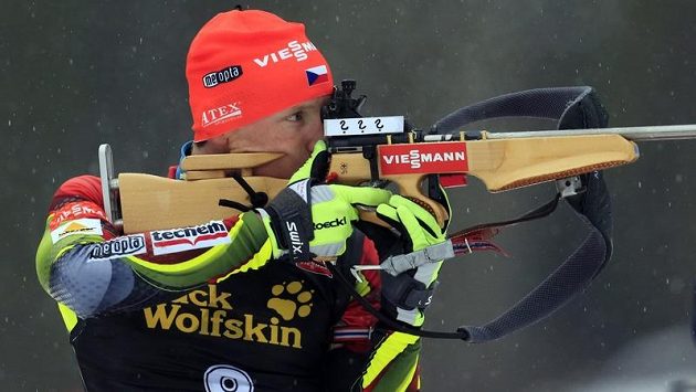 Ondřej Moravec pálí během "stříbrného" závodu v Pokljuce. Ondřej Moravec pálí během "stříbrného" závodu v Pokljuce.