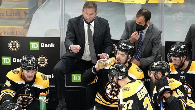Trenér hokejistů Bostonu Bruce Cassidy. Trenér hokejistů Bostonu Bruce Cassidy.