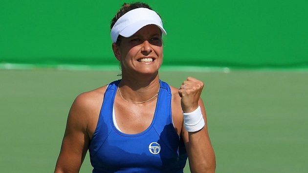 Barbora Strýcová se raduje z vítězství nad Belgičankou Yaninou Wickmayerovou v prvním kole olympijského turnaje. Barbora Strýcová se raduje z vítězství nad Belgičankou Yaninou Wickmayerovou v prvním kole olympijského turnaje.