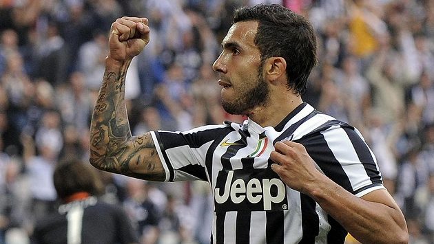 Argentinec Carlos Tévez zařídil výhru Juventusu nad Janovem. Argentinec Carlos Tévez zařídil výhru Juventusu nad Janovem.
