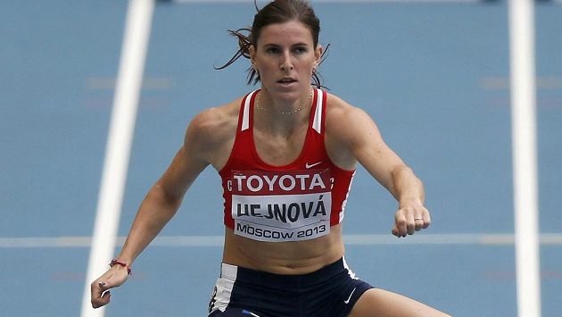 Zuzana Hejnová v rozběhu na 400 metrů překážek. Zuzana Hejnová v rozběhu na 400 metrů překážek.
