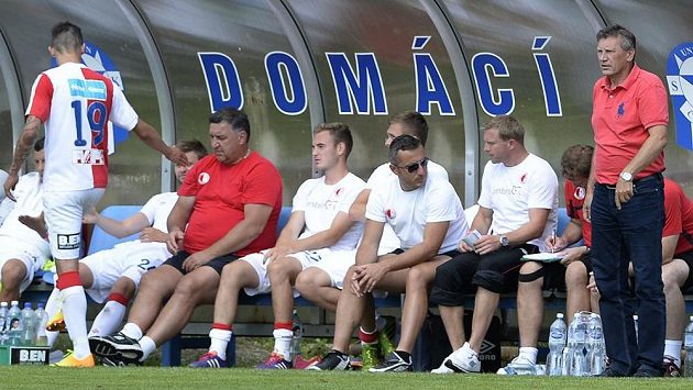 Trenér Slavie Miroslav Beránek (vpravo). Trenér Slavie Miroslav Beránek (vpravo).