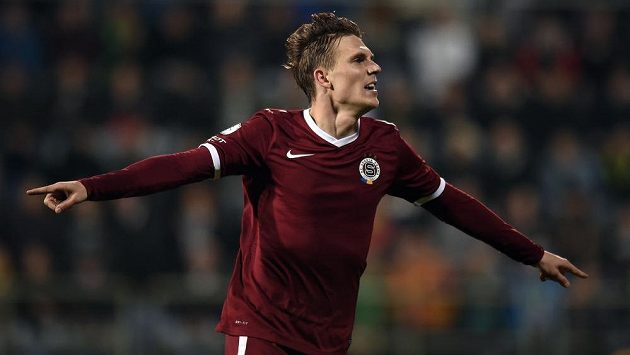 Záložník Sparty Praha Bořek Dočkal oslavuje vedoucí gól svého týmu v Uherském Hradišti proti Slovácku. Záložník Sparty Praha Bořek Dočkal oslavuje vedoucí gól svého týmu v Uherském Hradišti proti Slovácku.
