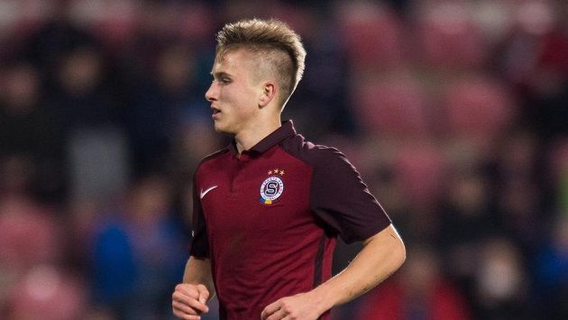 Christián Frýdek ze Sparty během ligového debutu proti Karviné. Christián Frýdek ze Sparty během ligového debutu proti Karviné.