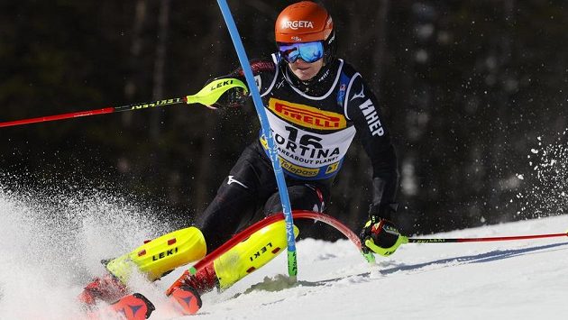 Chorvatský lyžař Filip Zubčič na trati obřího slalomu SP v Bansku. Chorvatský lyžař Filip Zubčič na trati obřího slalomu SP v Bansku.