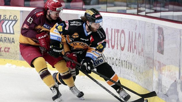 Zleva Ondřej Šafář z Jihlavy a Robin Hanzl z Litvínova. Archivní foto. Zleva Ondřej Šafář z Jihlavy a Robin Hanzl z Litvínova. Archivní foto.