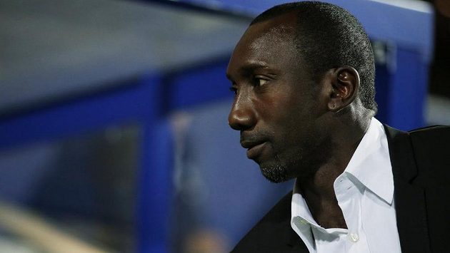 V podezření z korupce je i trenér Queens Park Rangers Jimmy Floyd Hasselbaink. V podezření z korupce je i trenér Queens Park Rangers Jimmy Floyd Hasselbaink.