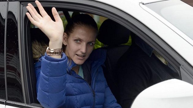 Karolína Plíšková před odjezdem na finále tenisového Fed Cupu do Francie. Karolína Plíšková před odjezdem na finále tenisového Fed Cupu do Francie.