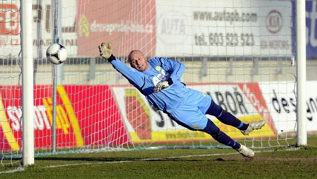 Teplický brankář Martin Slavík inkasuje gól na hřišti Příbrami. Teplický brankář Martin Slavík inkasuje gól na hřišti Příbrami.