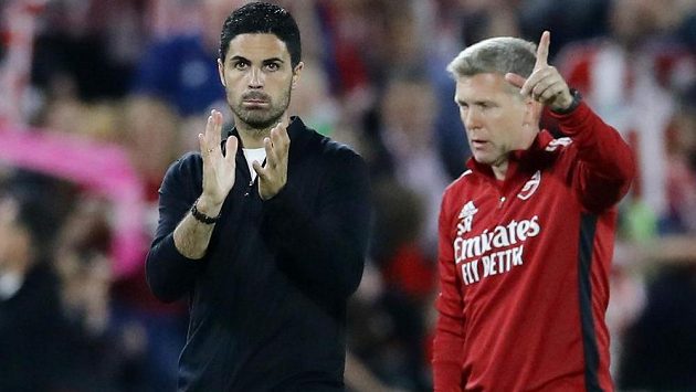 Manažer Arsenalu Mikel Arteta po porážce v prvním kole Premier League. Vinu za neúspěch mu dává rwandský prezident. Manažer Arsenalu Mikel Arteta po porážce v prvním kole Premier League. Vinu za neúspěch mu dává rwandský prezident.