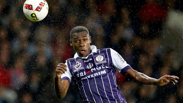 Francouzský obránce Issa Diop bude oblékat dres West Hamu. Francouzský obránce Issa Diop bude oblékat dres West Hamu.