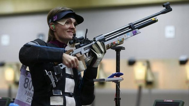 Kateřina Emmons během olympijské kvalifikace na závod ve vzduchové pušce. Kateřina Emmons během olympijské kvalifikace na závod ve vzduchové pušce.