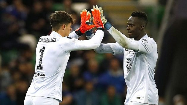 Povedené střídání Chelsea. Minutu před koncem prodloužení Superpoháru UEFA gólmana Édouarda Mendyho nahradil v brance Blues Kepa Arrizabalaga. Povedené střídání Chelsea. Minutu před koncem prodloužení Superpoháru UEFA gólmana Édouarda Mendyho nahradil v brance Blues Kepa Arrizabalaga.